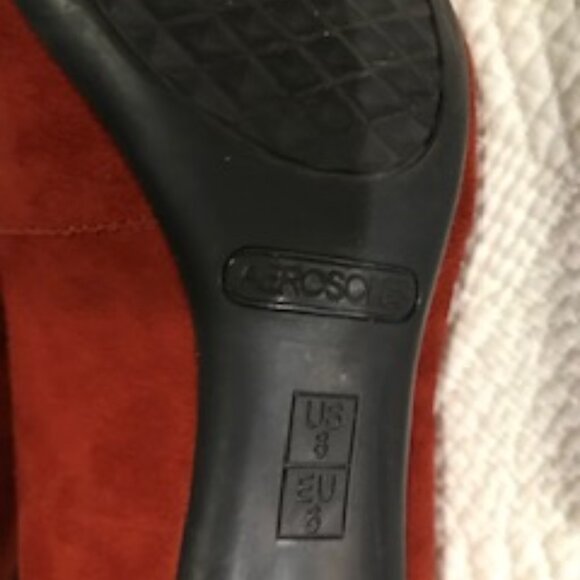 AEROSOLES Red Suede Heels - Picture 5 of 7